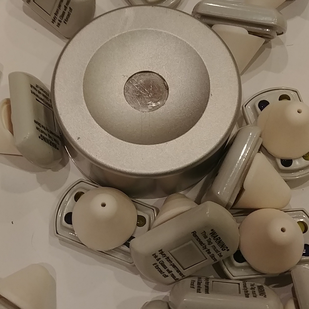 Ink security tags with magnet